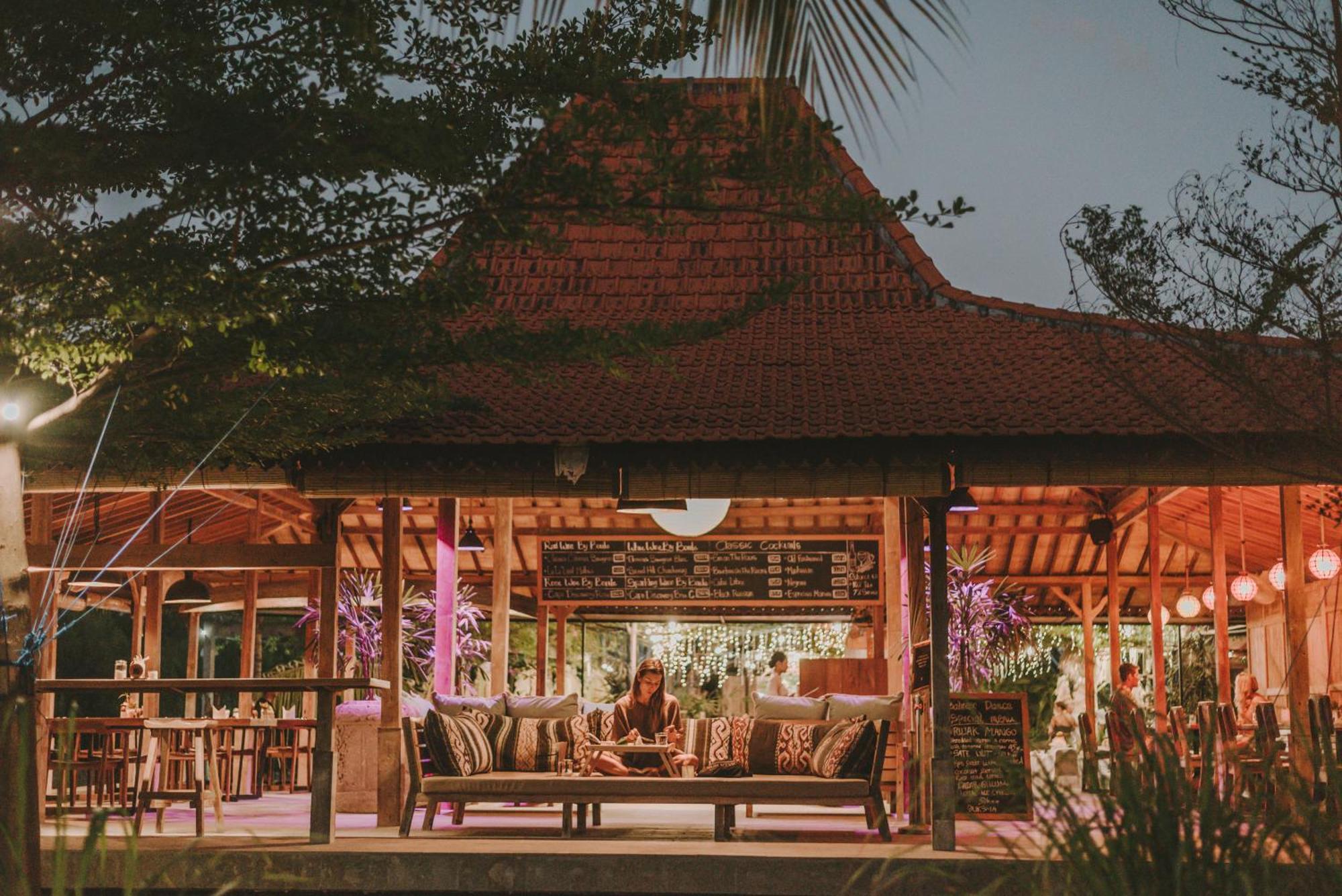 Mangroove Bay Boutique Hostel Banyuwedang Exterior photo