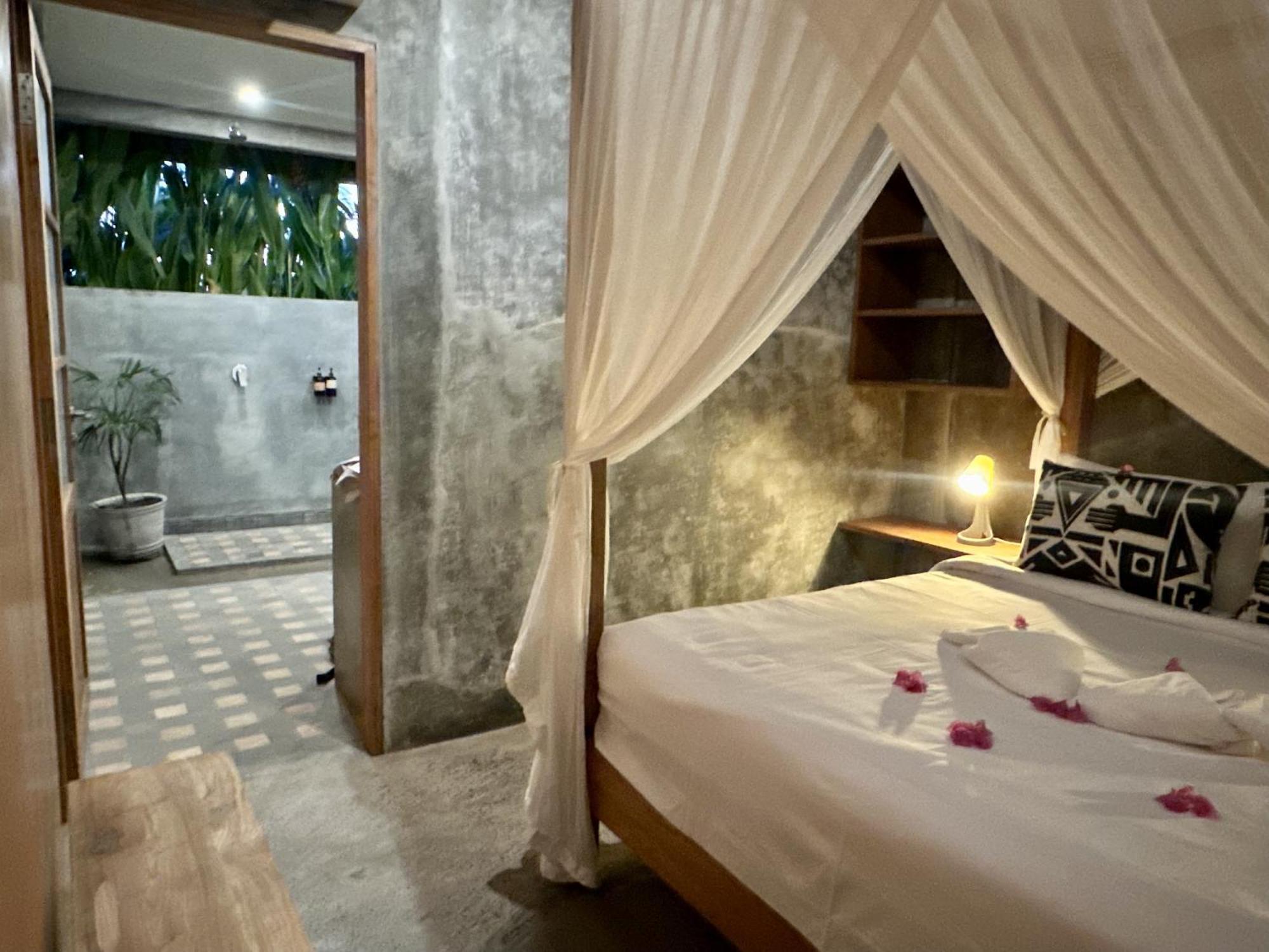 Mangroove Bay Boutique Hostel Banyuwedang Exterior photo