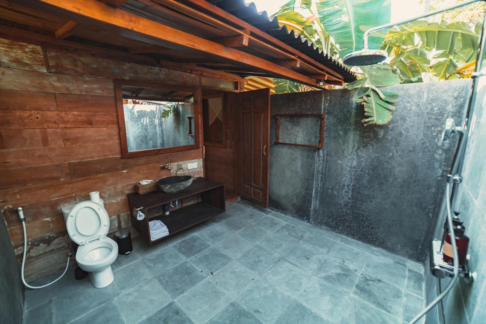 Mangroove Bay Boutique Hostel Banyuwedang Exterior photo