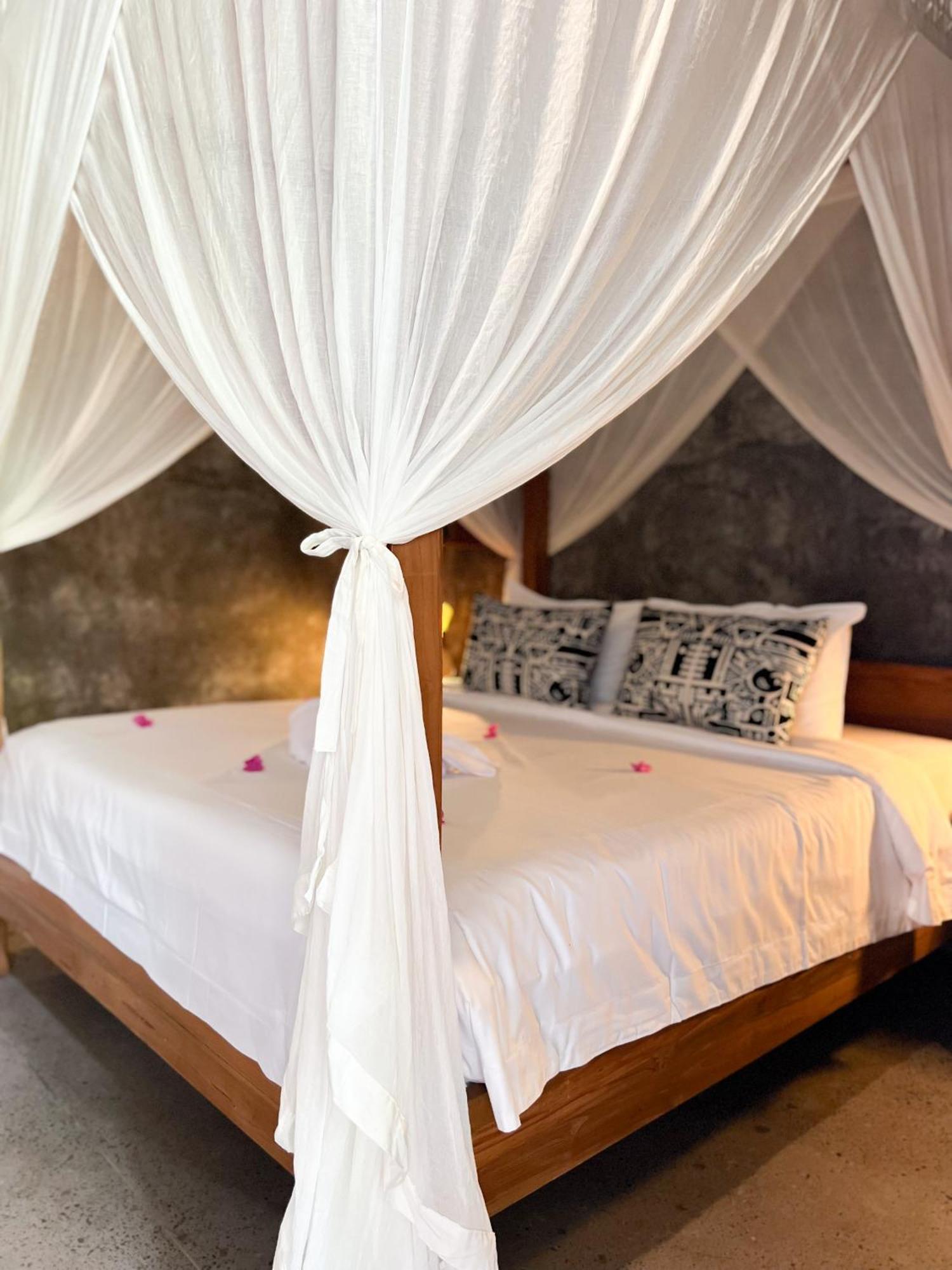 Mangroove Bay Boutique Hostel Banyuwedang Exterior photo